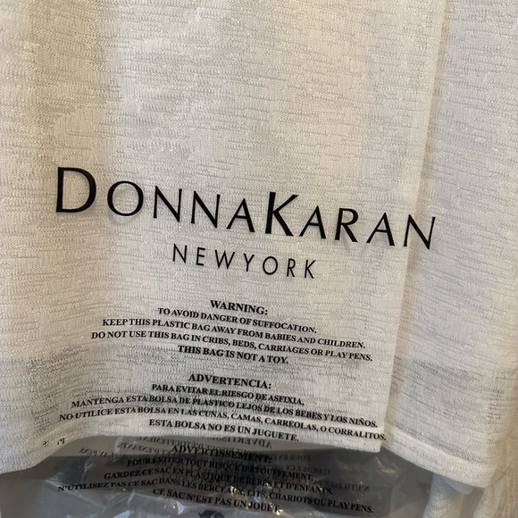 ๐๐ฟ๐ฎ๐ป๐ฑ ๐ก๐ฒ๐ Donna Karan White Sleeveless Dress - Picture 4 of 5